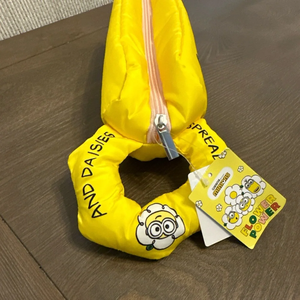 NWT Minions MINISO Flower Power Yellow Cosmetic Bag Makeup Carrier Zip Up‎